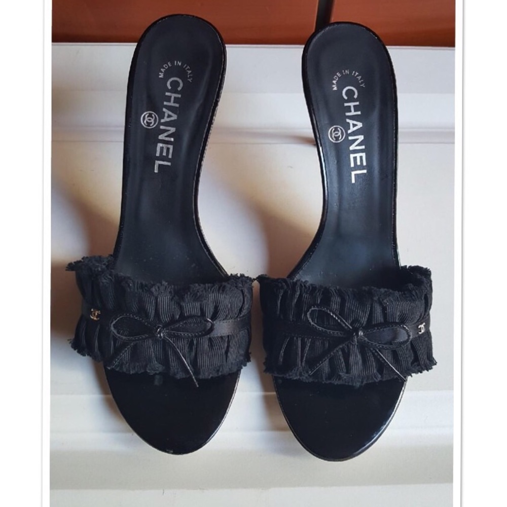 SOLD !!!!!!  Chanel Sandals with CC Logo detail - Picture 2 of 8
